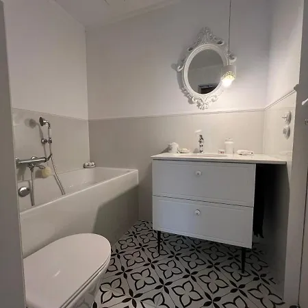 W Zaciszu Palacu * Trzcinica