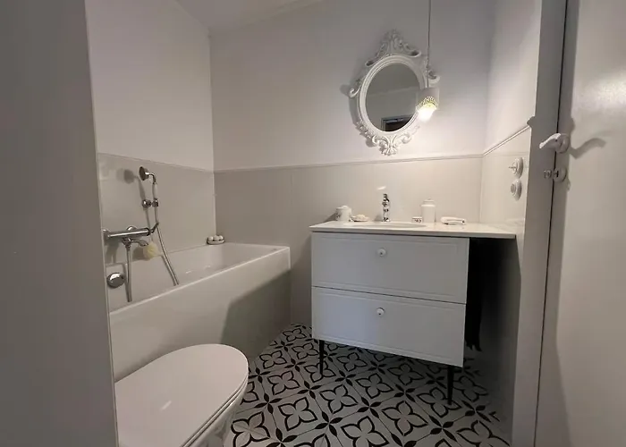 W Zaciszu Palacu * Trzcinica